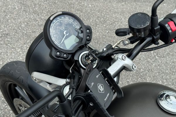 Triumph street twin (ABS,TCS) (2021) - Image 11